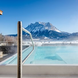 Wellnesshotel: Außenpool im Winter
©️ Günter Standl - Hotel Post Lermoos