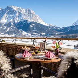 Wellnesshotel: Die Zugspitze im Winter
©️ Günter Standl - Hotel Post Lermoos