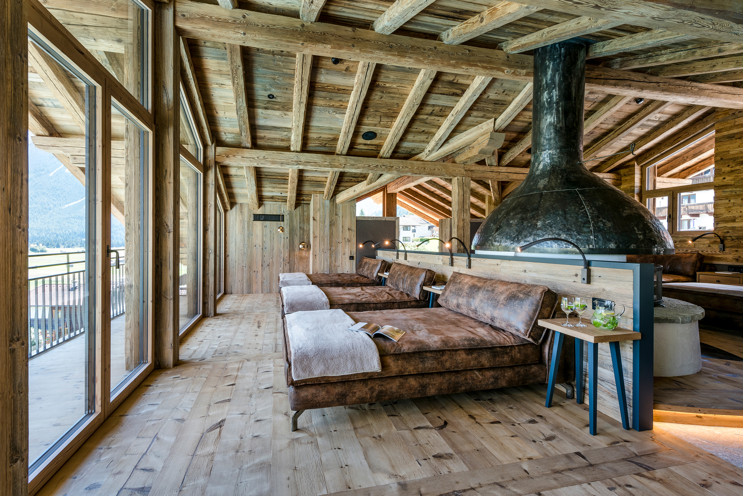 Wellnesshotel: Ruheraum mit offenem Kamin
©️ Günter Standl - Hotel Post Lermoos