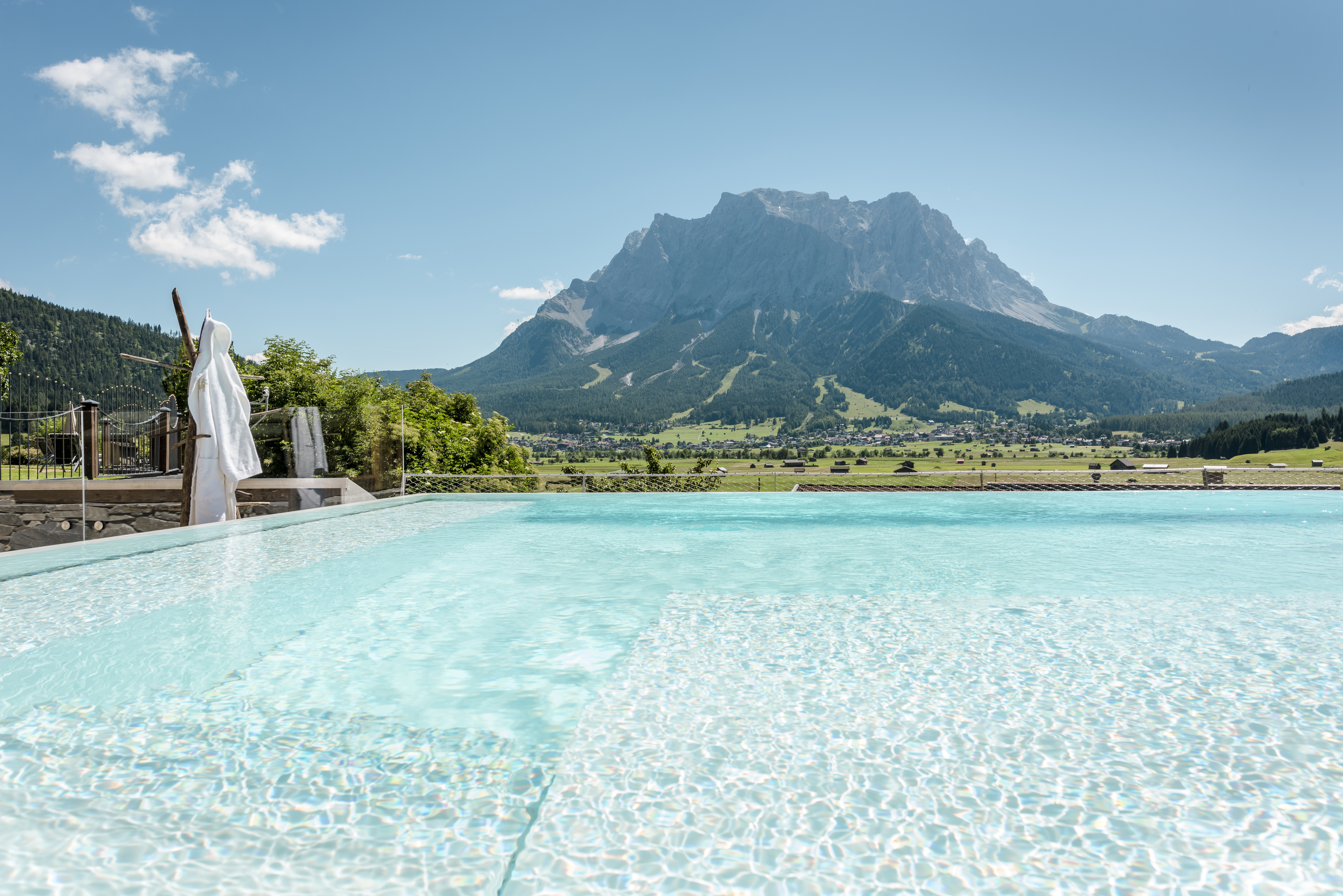 Wellnesshotel: Die Zugspitze immer im Blick haben...
©️ Günter Standl - Hotel Post Lermoos
