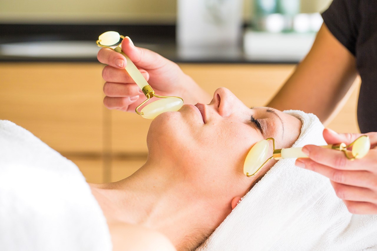 Hotel Schwarzbrunn Luxury All Inclusive Behandlungen im Detail Detoxifying Gesichtsbehandlung 