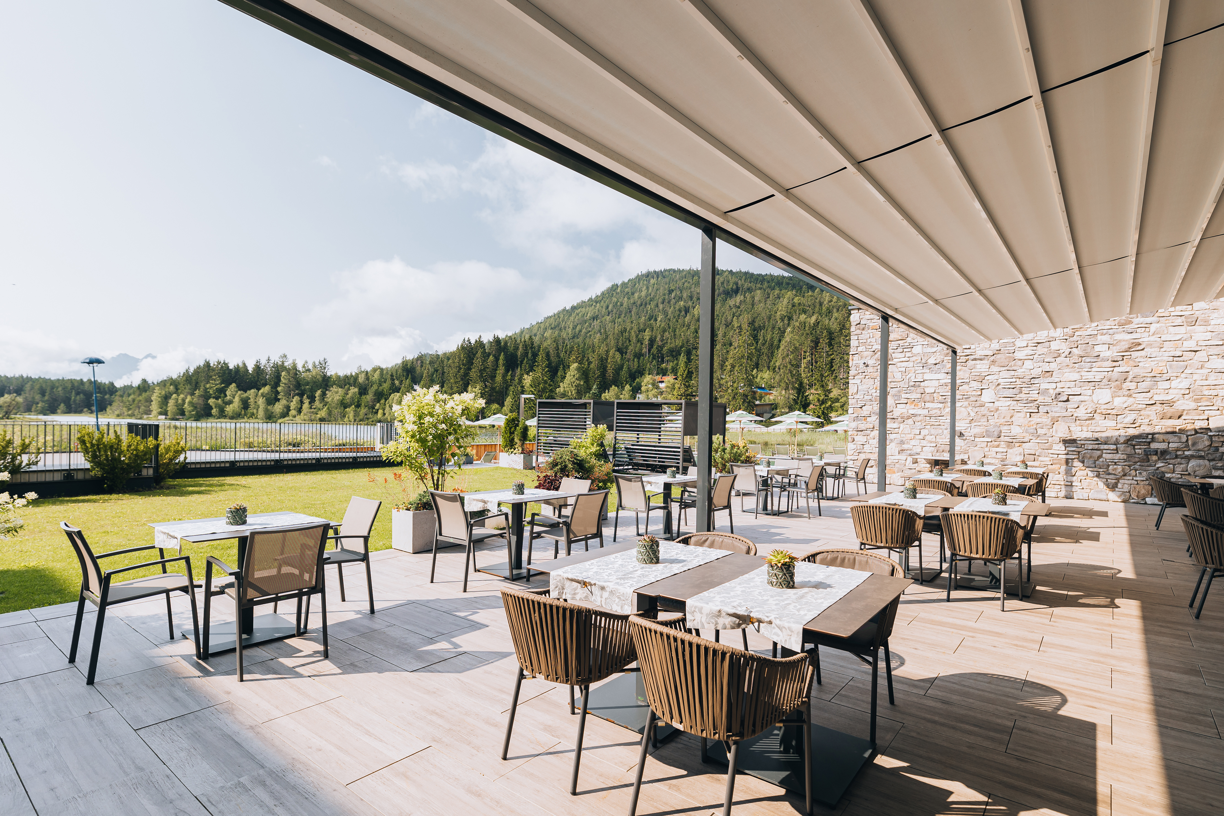 Wellnesshotel: Terrasse - Hotel Seespitz****S - Adults & Residents Only - Hotel | Umgebung, Kulinarik | Restaurant