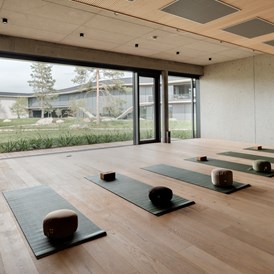 Wellnesshotel: Yoga- & Aktivraum Loxone Campus - Loxone Campus