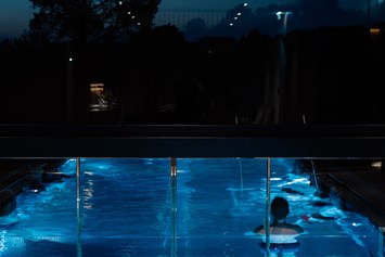 Wellnesshotel: Pool by night Loxone Campus - Loxone Campus