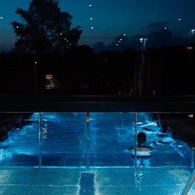 Wellnesshotel: Pool by night Loxone Campus - Loxone Campus