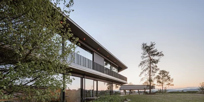 Wellnessurlaub - Parkplatz: kostenlos beim Hotel - Seibersdorf (Kirchberg ob der Donau) - Parkanlage mit Infinity Pool Loxone Campus - Loxone Campus