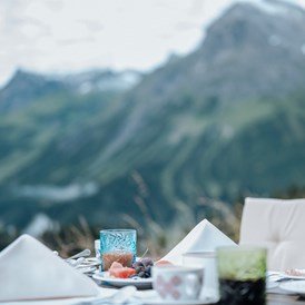 Wellnesshotel: Frühstück mit Panorama Ausblick - Hotel Goldener Berg