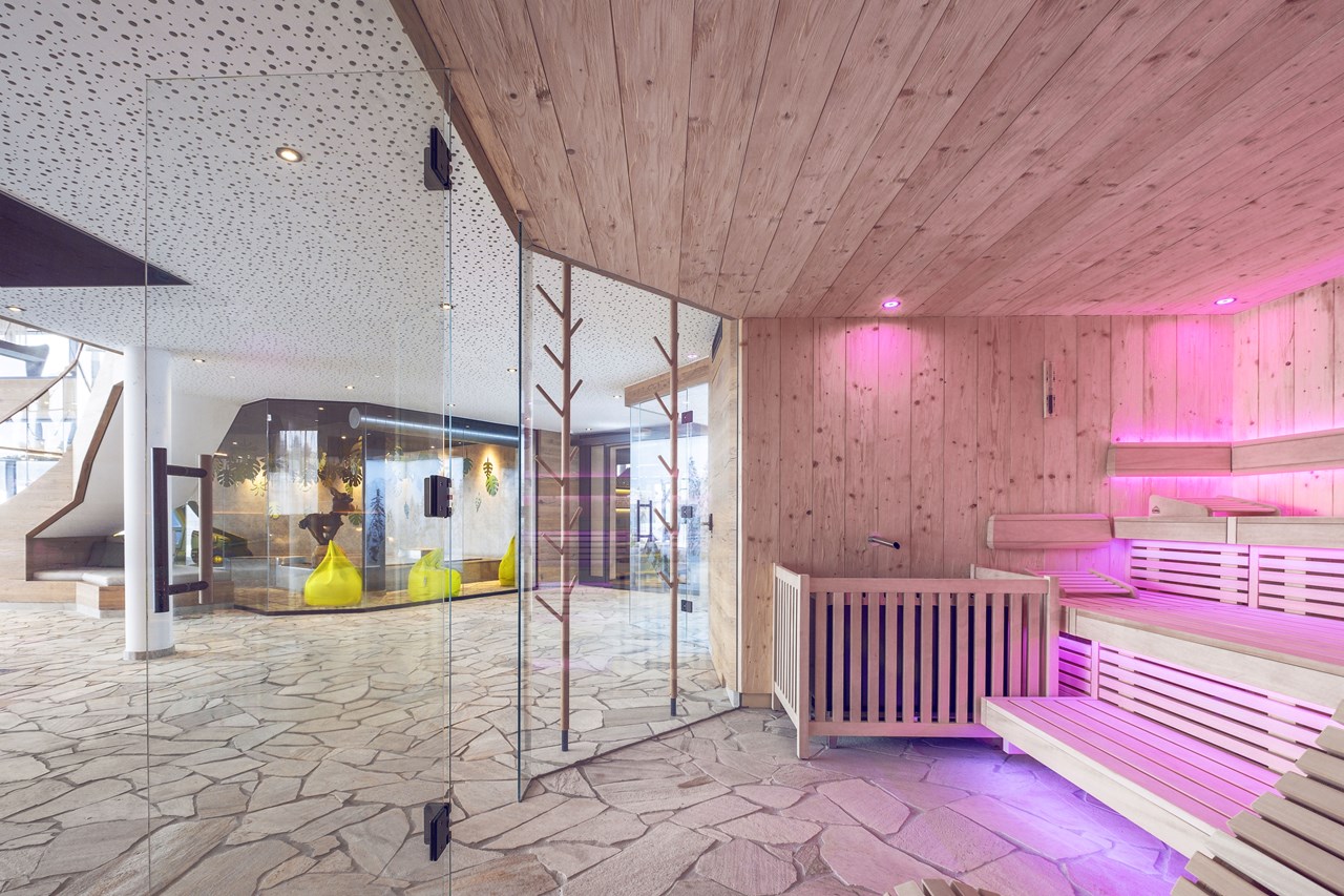 Wellness & Naturhotel Tonihof****S Saunen und Bäder im Detail 60°C Textil familySAUNA