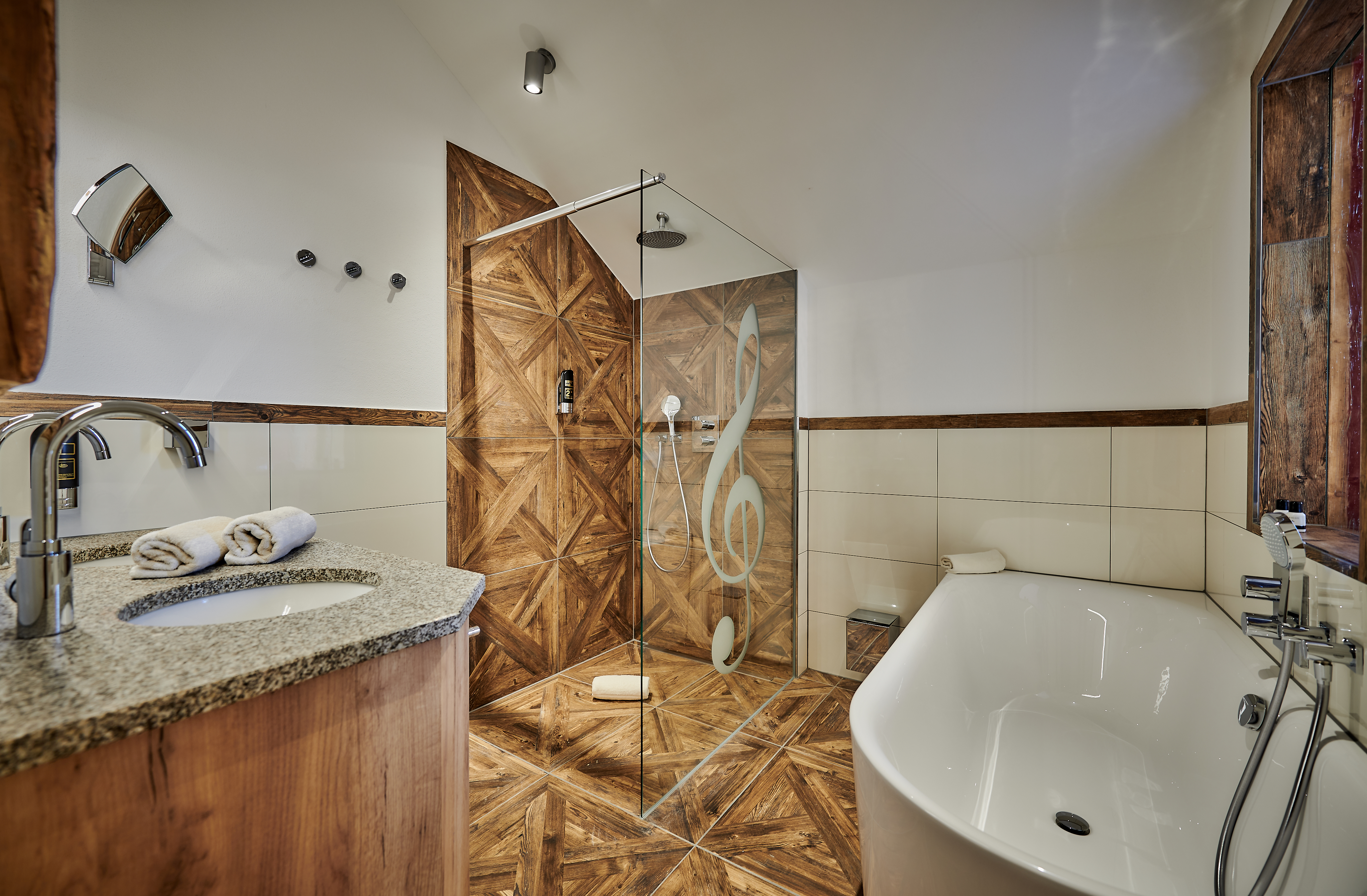 Wellnesshotel: Bad Juniorsuite - Wellness & Naturhotel Tonihof****S - Zimmer | Suiten