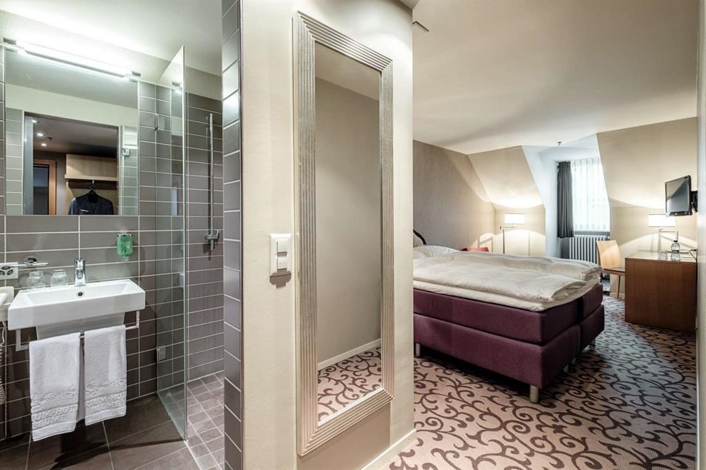 BLUME. Baden Hotel & Restaurant Zimmerkategorien Zimmer mit Queen Size Bett