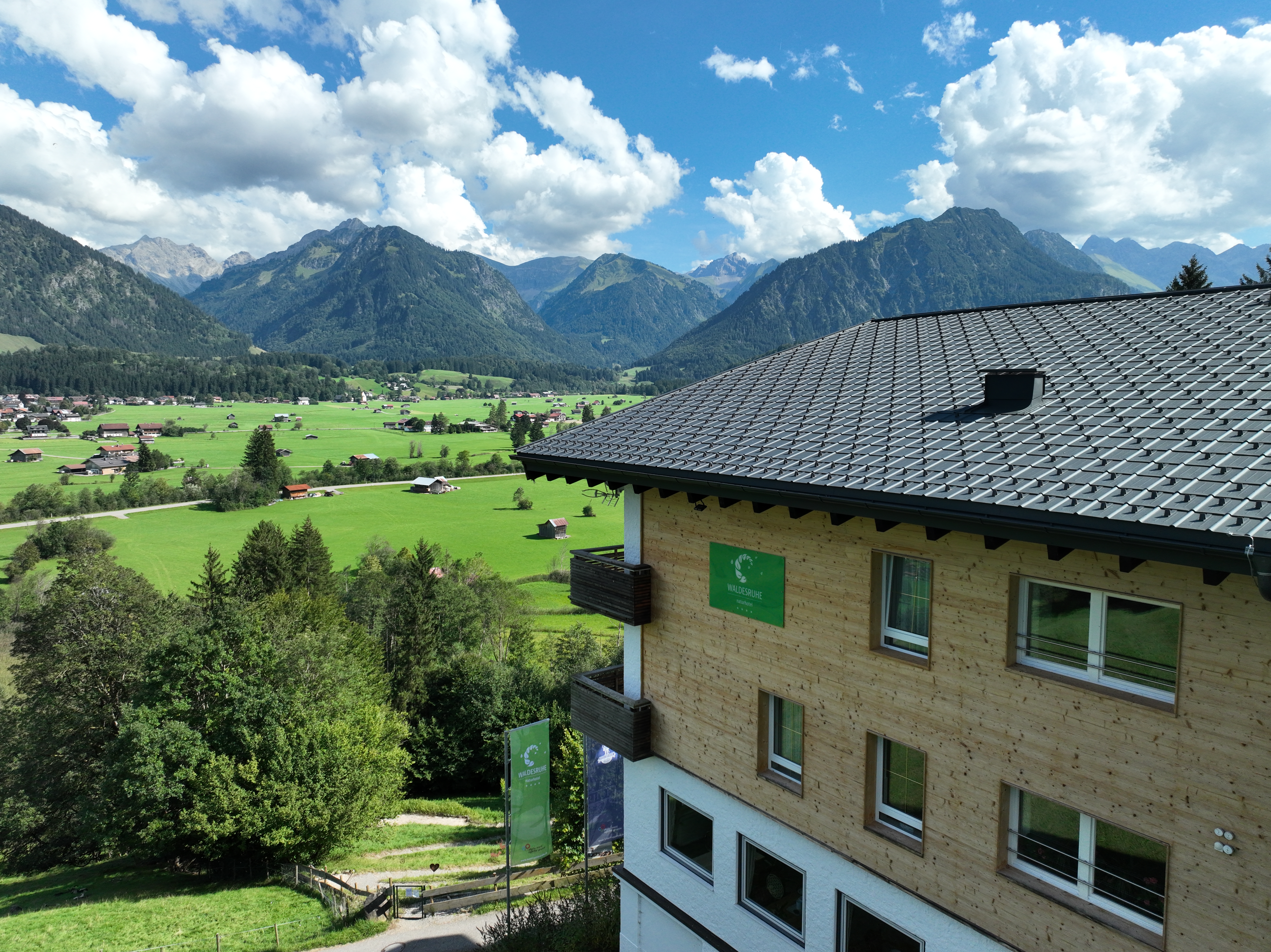 Wellnesshotel: Schöne Aussicht auf Oberstdorf - Naturhotel Waldesruhe