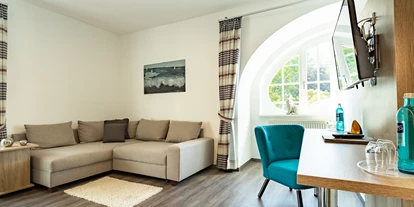 Wellnessurlaub - Finnische Sauna - Fladungen - Wohnbereich Turmsuite - Hotel Badehof