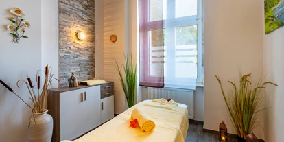 Wellnessurlaub - Finnische Sauna - Fladungen - Wellnessbereich Massagebereich - Hotel Badehof