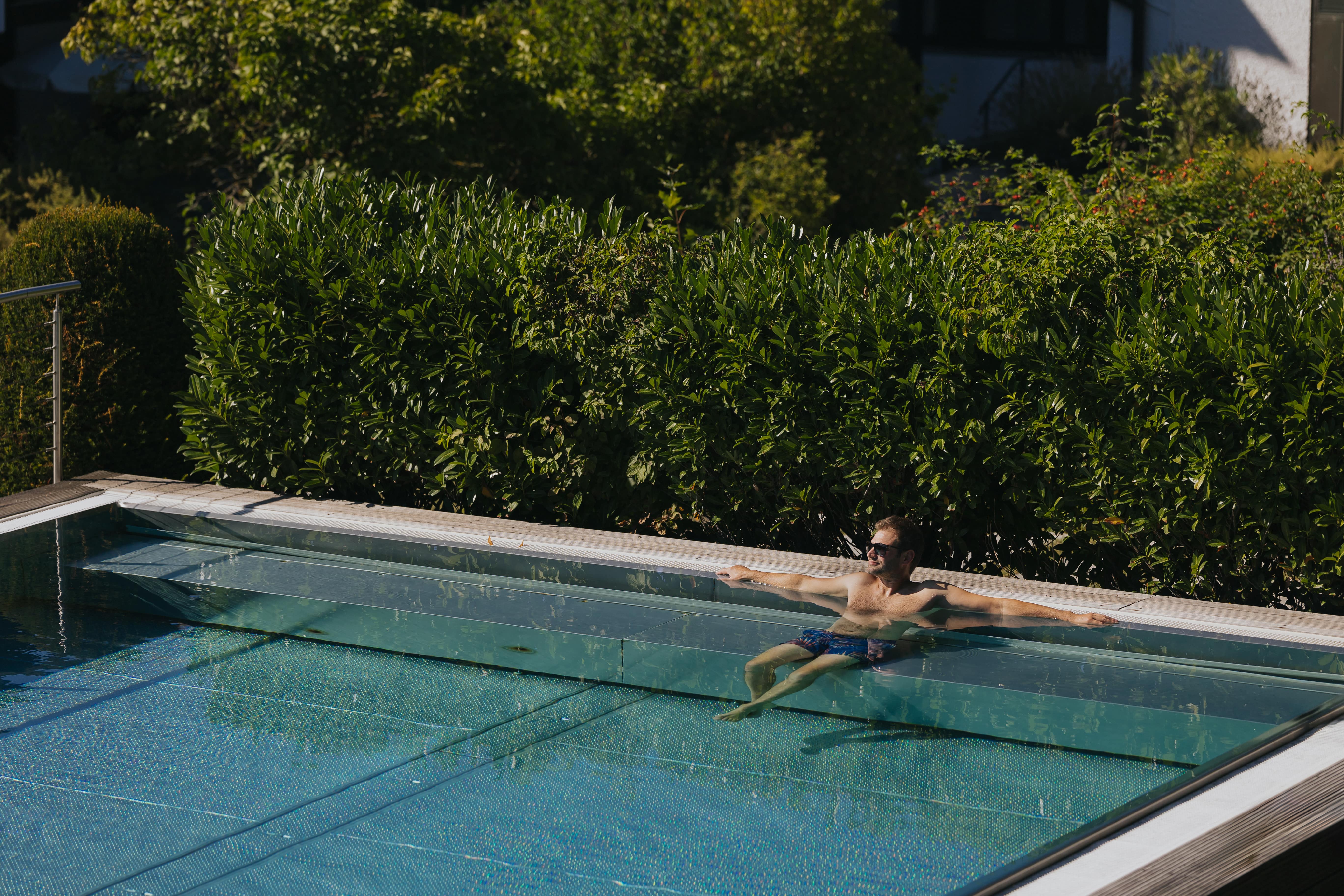 Wellnesshotel: Entspannung im Pool - Hotel Drei Quellen Therme