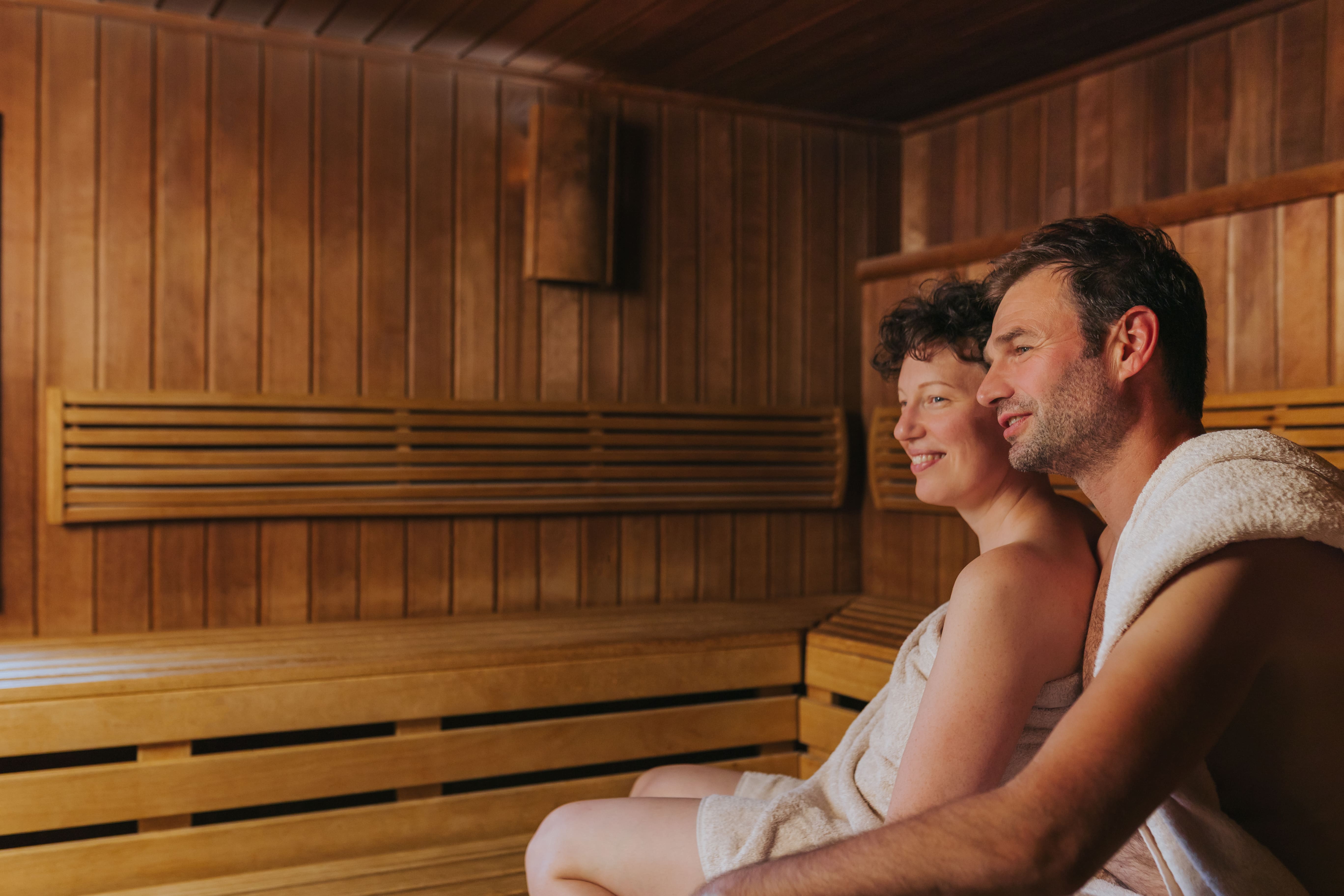 Wellnesshotel: Paar in der Sauna Saunastadl - Hotel Drei Quellen Therme