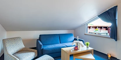 Wellnessurlaub - Finnische Sauna - Fladungen - Junior Suite Wohnbereich - Rhön Residence