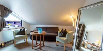 Wellnessurlaub - Finnische Sauna - Fladungen - Junior Suite Wohnbereich - Rhön Residence