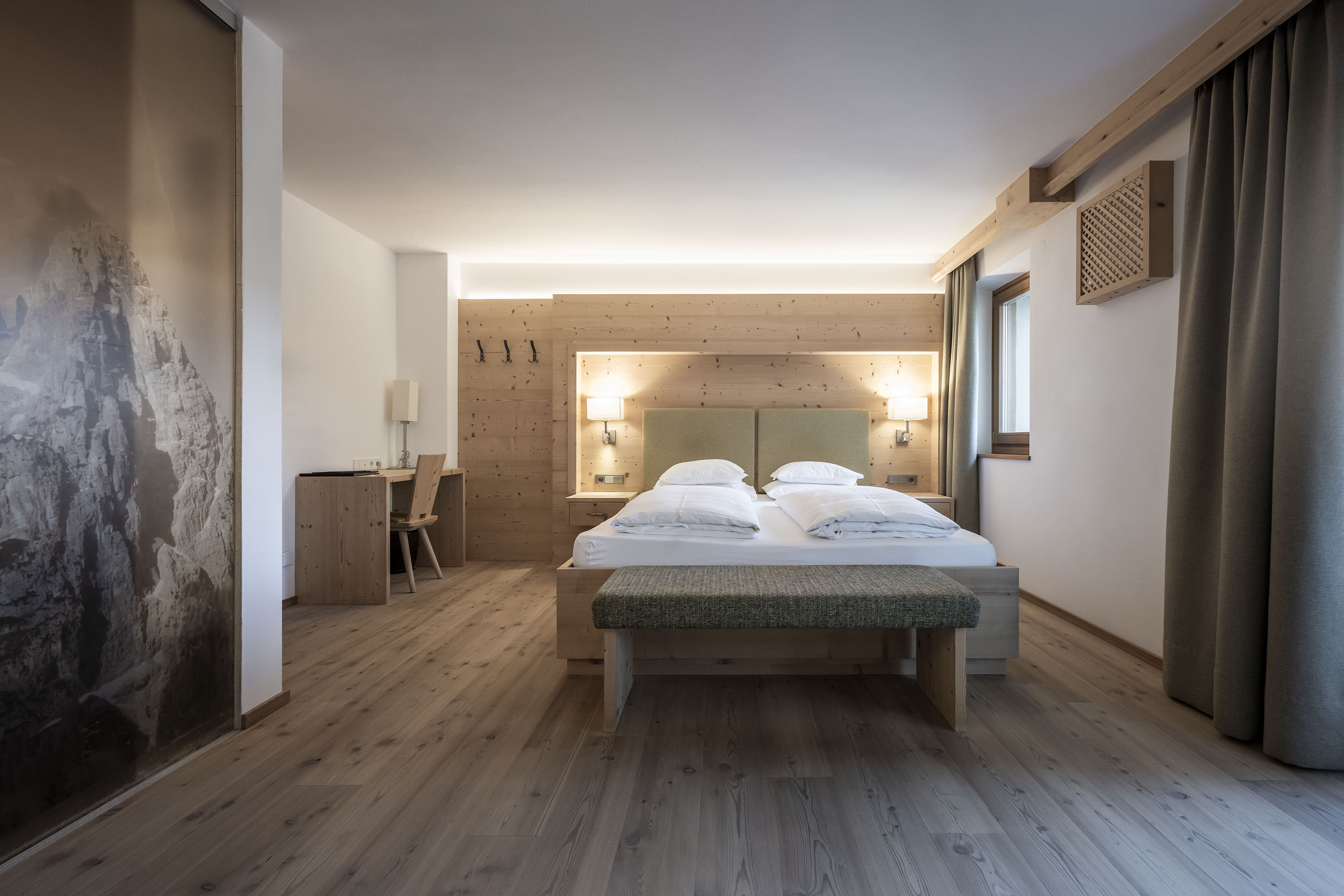 Wellnessurlaub - Terenten - Doppelzimmer / Familienzimmer Mansarde mit Balkon - Dolomites Nature Hotel Vigilerhof