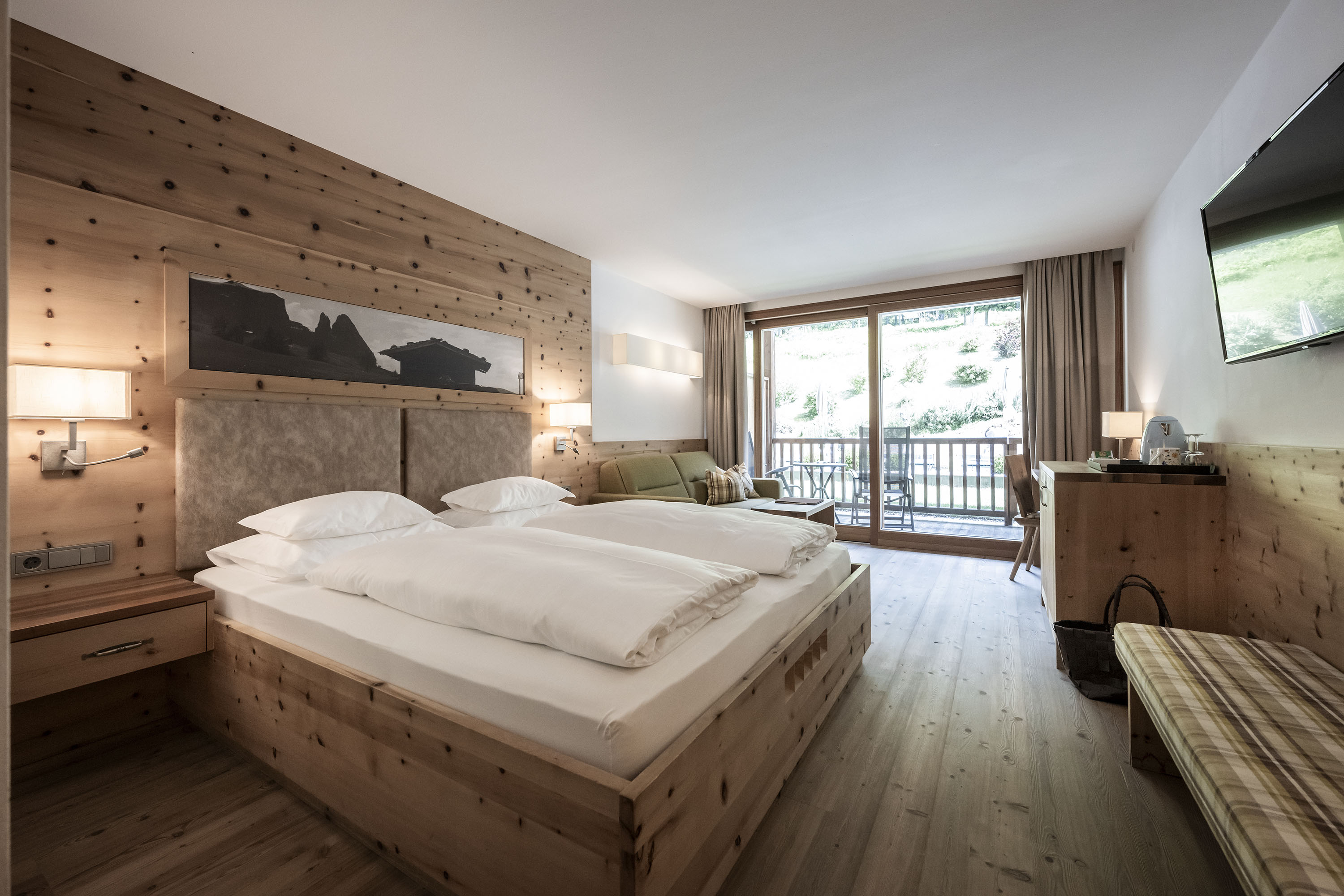 Wellnessurlaub - Terenten - Doppelzimmer / Familienzimmer Bergblick mit Balkon - Dolomites Nature Hotel Vigilerhof