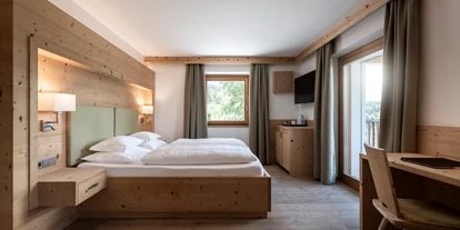 Wellnessurlaub - Oberbozen - Doppelzimmer / Familienzimmer Talblick mit Balkon - Dolomites Nature Hotel Vigilerhof