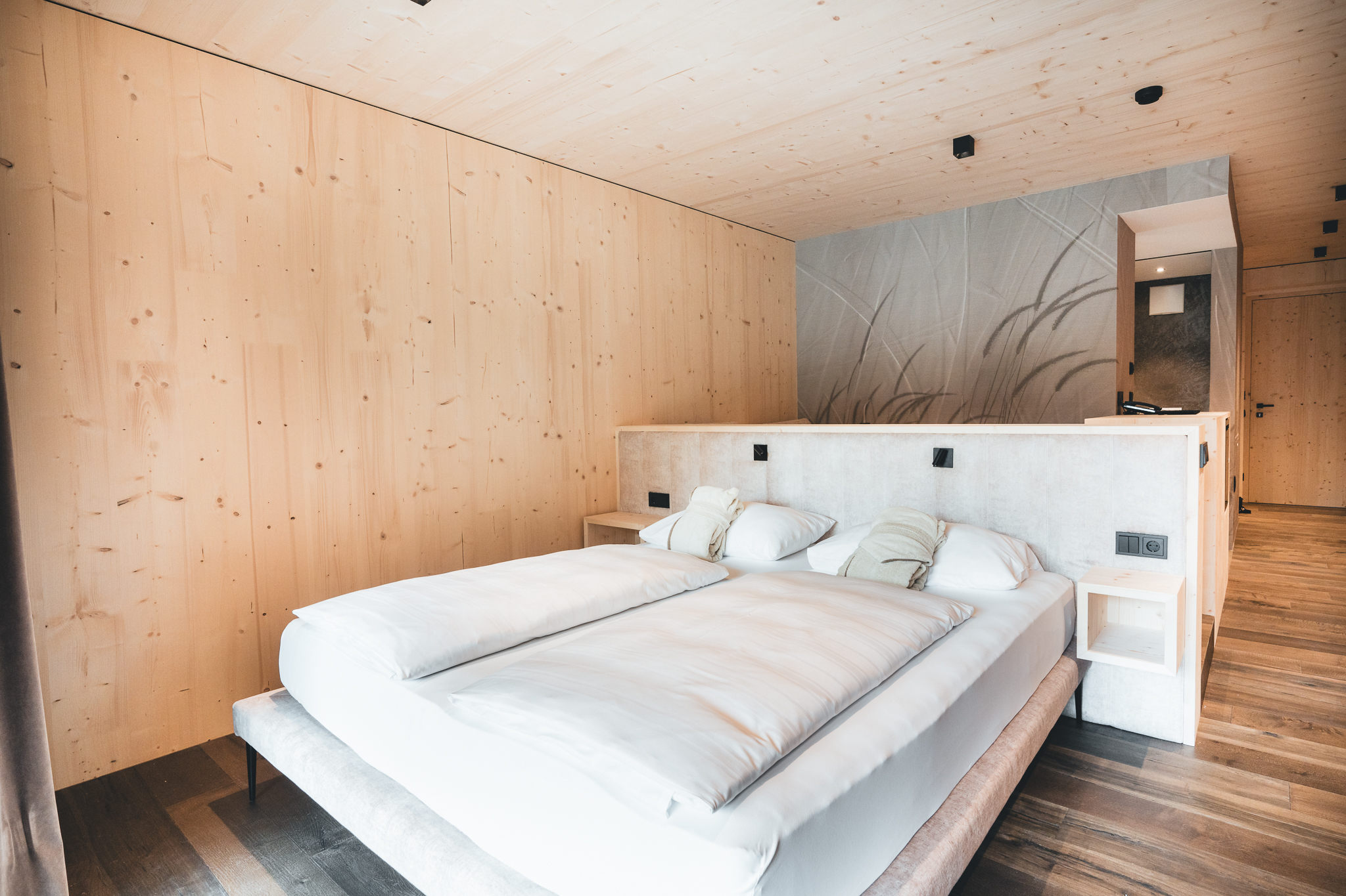 Wellnesshotel: Doppelzimmer Deluxe Garten - Dolomites Nature Hotel Vigilerhof