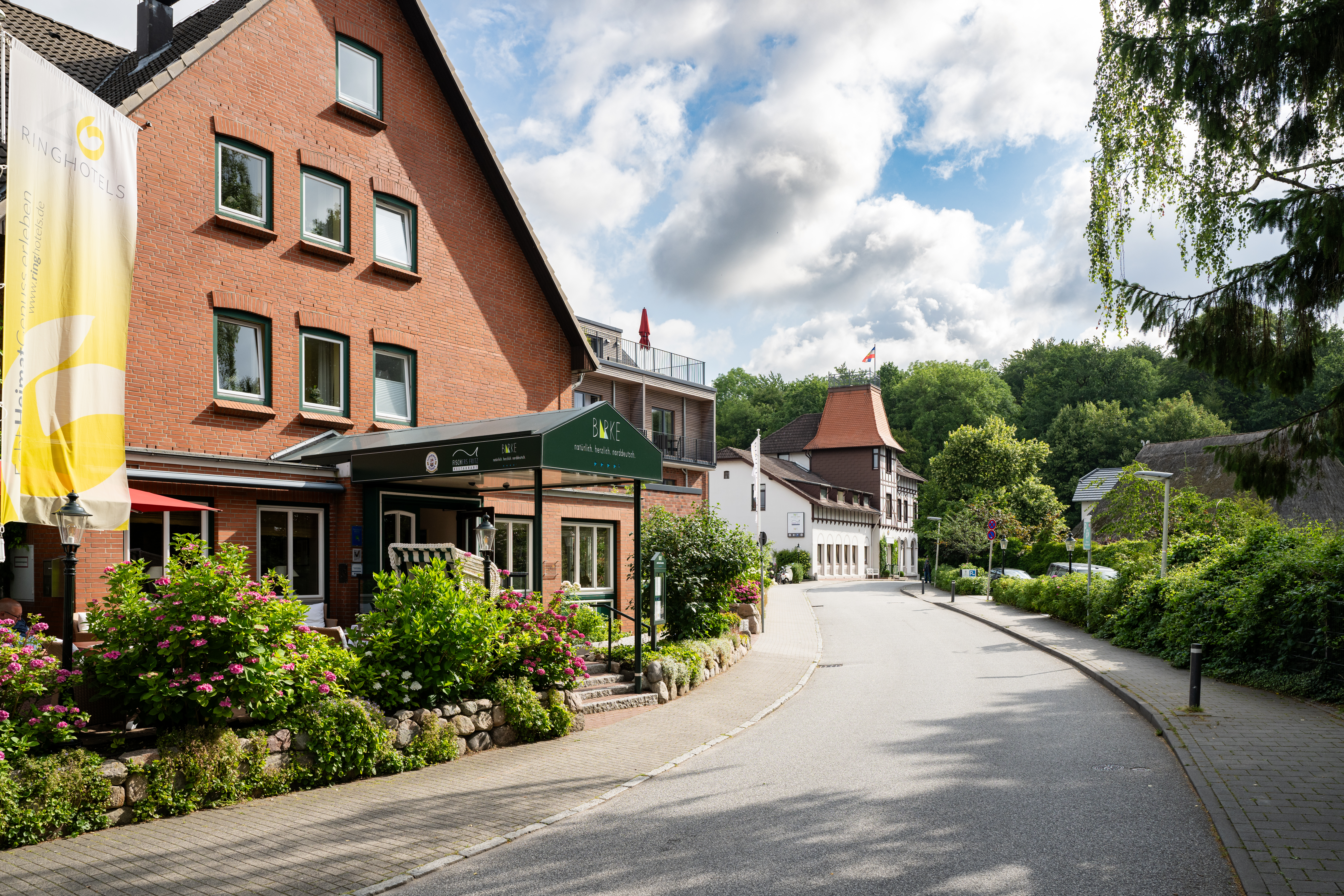 Wellnesshotel: Außenansicht Hoteleingang - Ringhotel Birke Kiel – 4-Sterne-Superior Wellnesshotel mit Birke Spa, Schwimmbad & Sauna