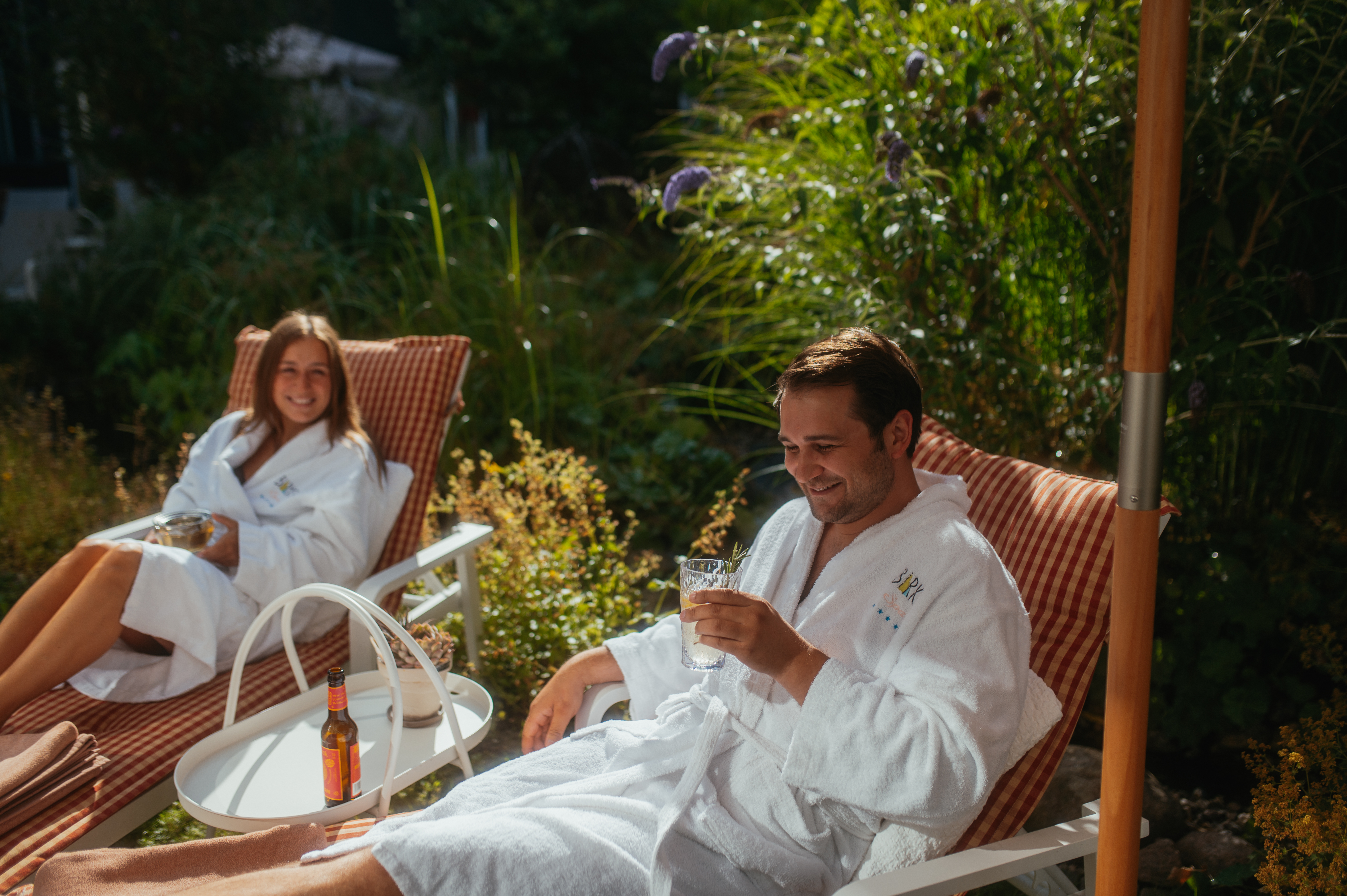 Wellnesshotel: Entspannen im Wellnessgarten  - Ringhotel Birke Kiel – 4-Sterne-Superior Wellnesshotel mit Birke Spa, Schwimmbad & Sauna