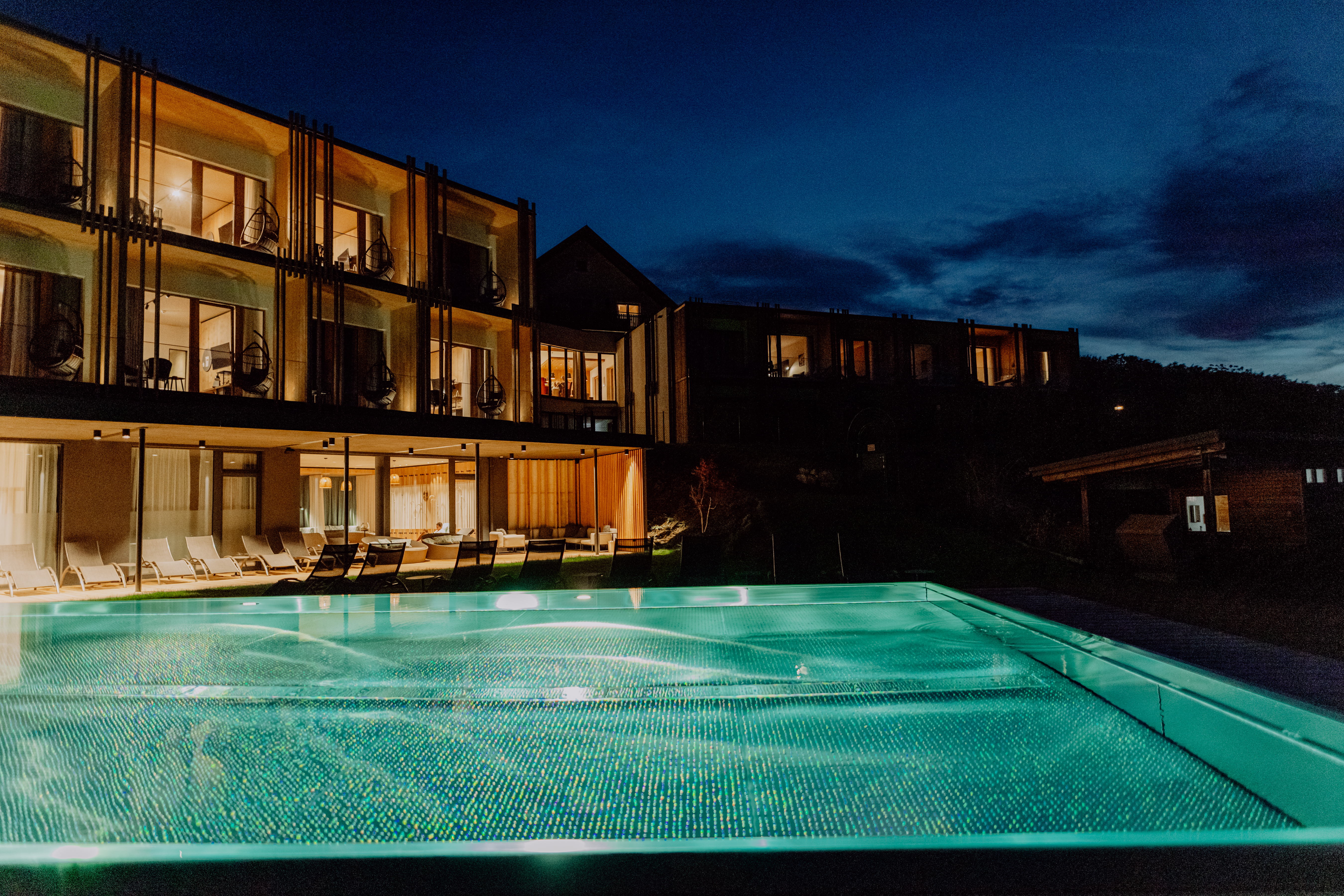 Wellnessurlaub - Steiermark - Pool - Abendstimmung - Ratscher Landhaus 