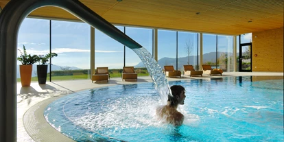 Wellnessurlaub - Biosauna - Isny im Allgäu - Wellnesshotel Linde Innenpool  - Wellnesshotel Linde