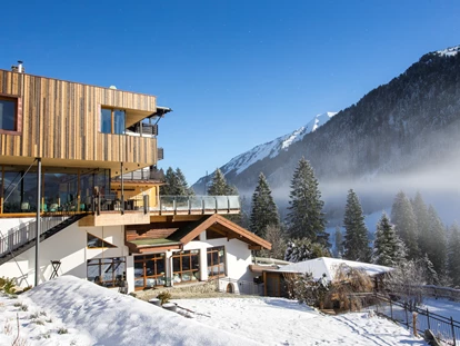 Wellnessurlaub - Fontanella - Terrassen Aussenansicht - Wellnesshotel Walserhof