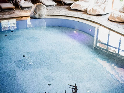 Wellnessurlaub - Fontanella - Innenpool - Wellnesshotel Walserhof