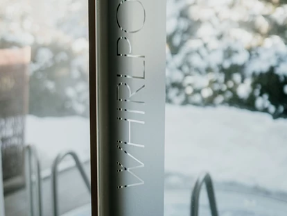 Wellnessurlaub - Fontanella - Außen Whirlool - Wellnesshotel Walserhof