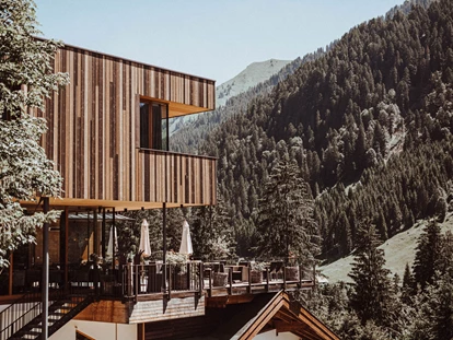 Wellnessurlaub - Fontanella - Seitenansicht - Wellnesshotel Walserhof