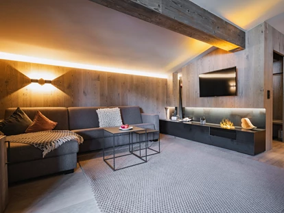 Wellnessurlaub - Fontanella - Bargbalancesuite Wohnbereich - Wellnesshotel Walserhof