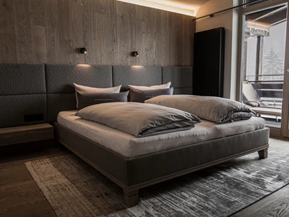 Wellnessurlaub - Fontanella - Bergbalancesuite Schlafzimmer - Wellnesshotel Walserhof