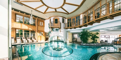 Wellnessurlaub - Biosauna - Isny im Allgäu - Schwimmbad mit Strudel und Wasserfall - Wellnesshotel Warther Hof