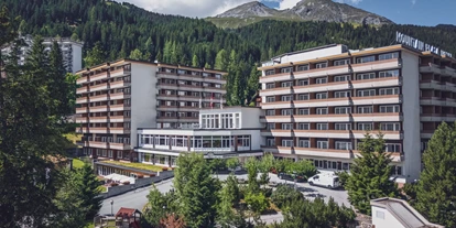 Wellnessurlaub - Day SPA - Graubünden - Aussenansicht Sommer - Mountain Plaza Hotel