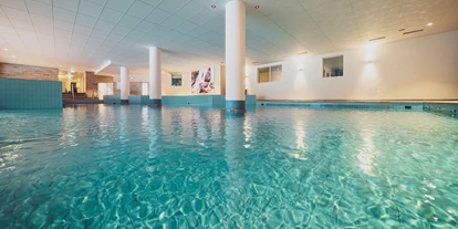 Wellnessurlaub - Day SPA - Graubünden - Hallenbad - Mountain Plaza Hotel