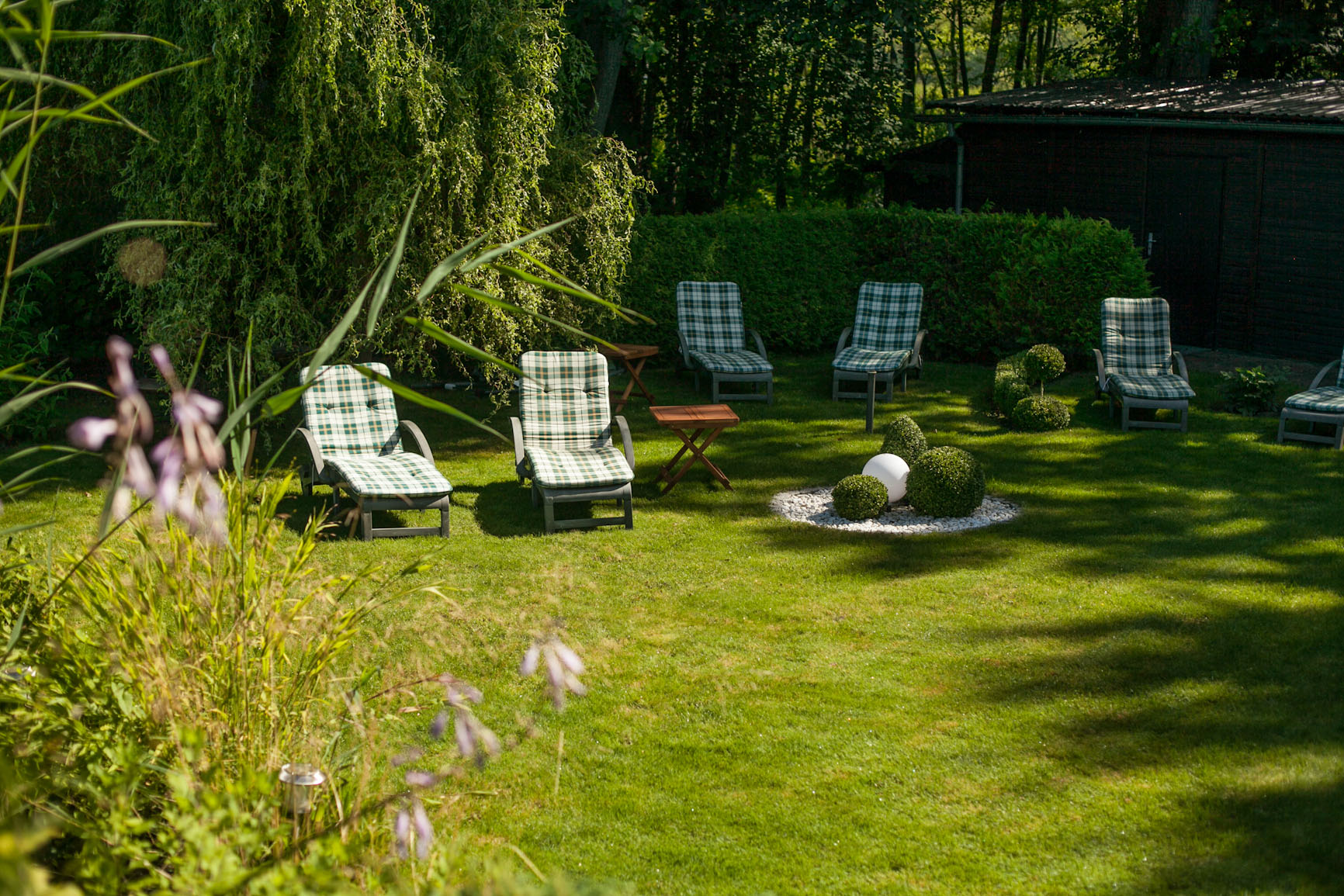 Wellnessurlaub - Brandenburg - Sonnenliegewiese - Beautyfarm und Chalet am See Sader