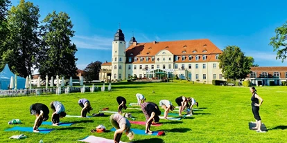 Wellnessurlaub - Babysitterservice - Yoga Retreat Schlosspark - SCHLOSS Hotel Fleesensee