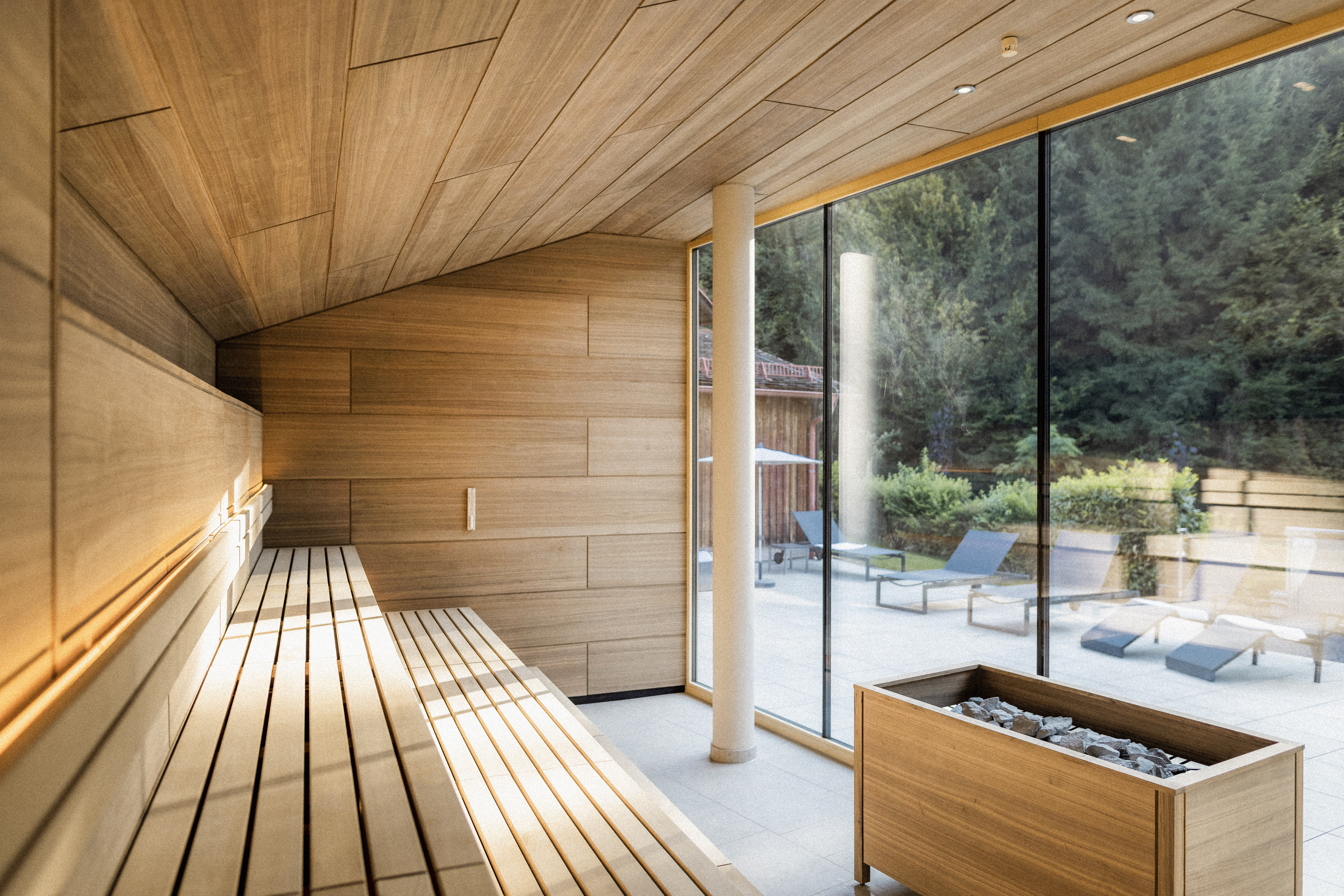 Heilthermen Resort Bad Waltersdorf Saunen und Bäder im Detail Waldsauna mit Panoramafenster