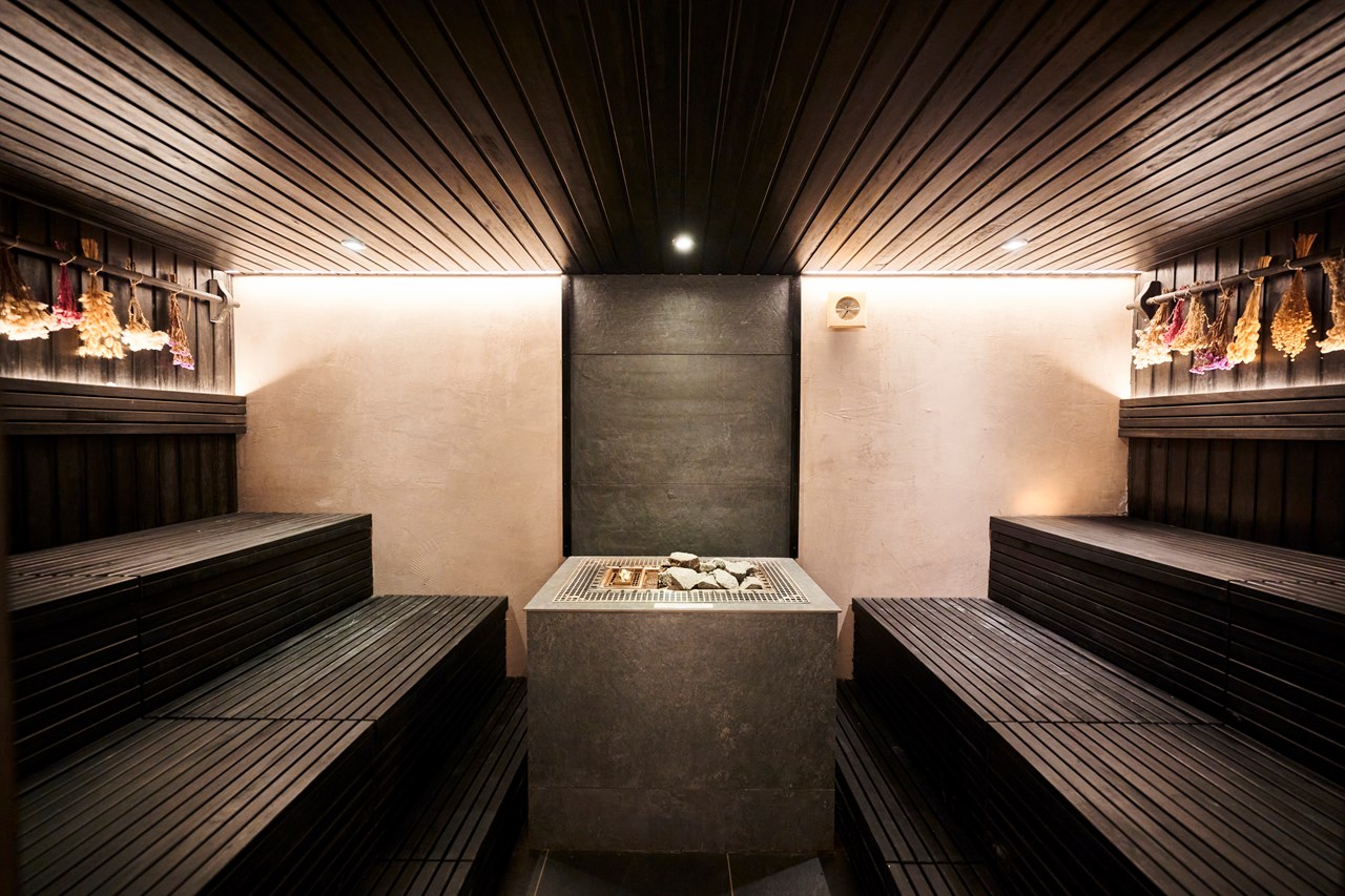 Nouri Hotel Saunen und Bäder im Detail Kräutersauna