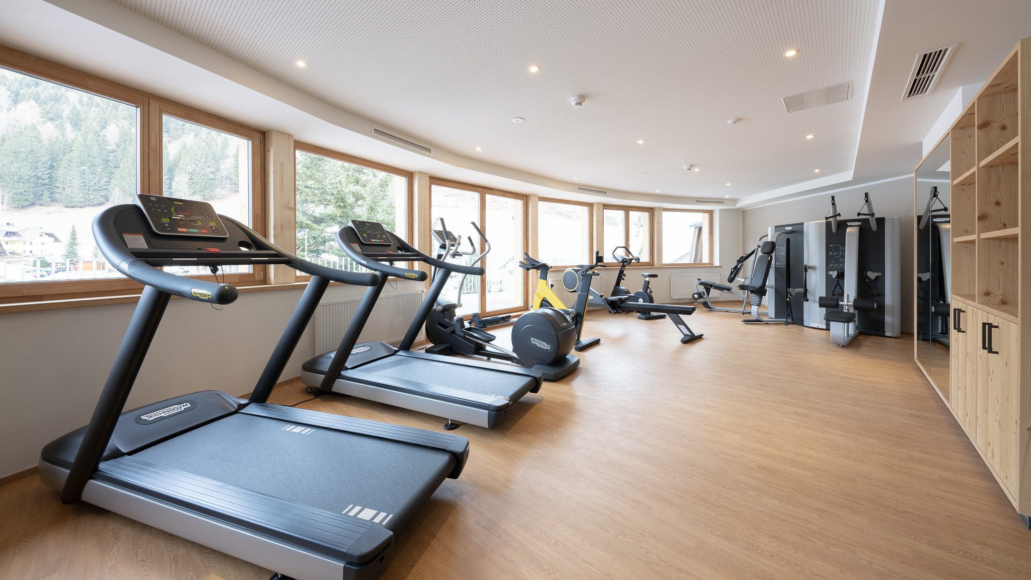 Hotel GUT Trattlerhof & Chalets****S Saunen und Bäder im Detail Panorama-Fitnessraum