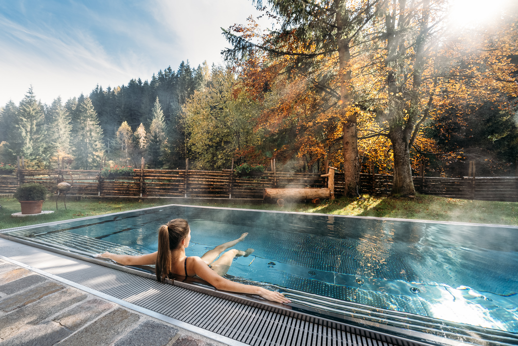 Wellnesshotel: Beheizter Außenpool mit Panoramablick - Hotel GUT Trattlerhof & Chalets****S - Sauna | Spa, Wasser