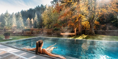 Wellnessurlaub - Ladestation Elektroauto - Eden (Glödnitz) - Beheizter Außenpool mit Panoramablick - Hotel GUT Trattlerhof & Chalets****S