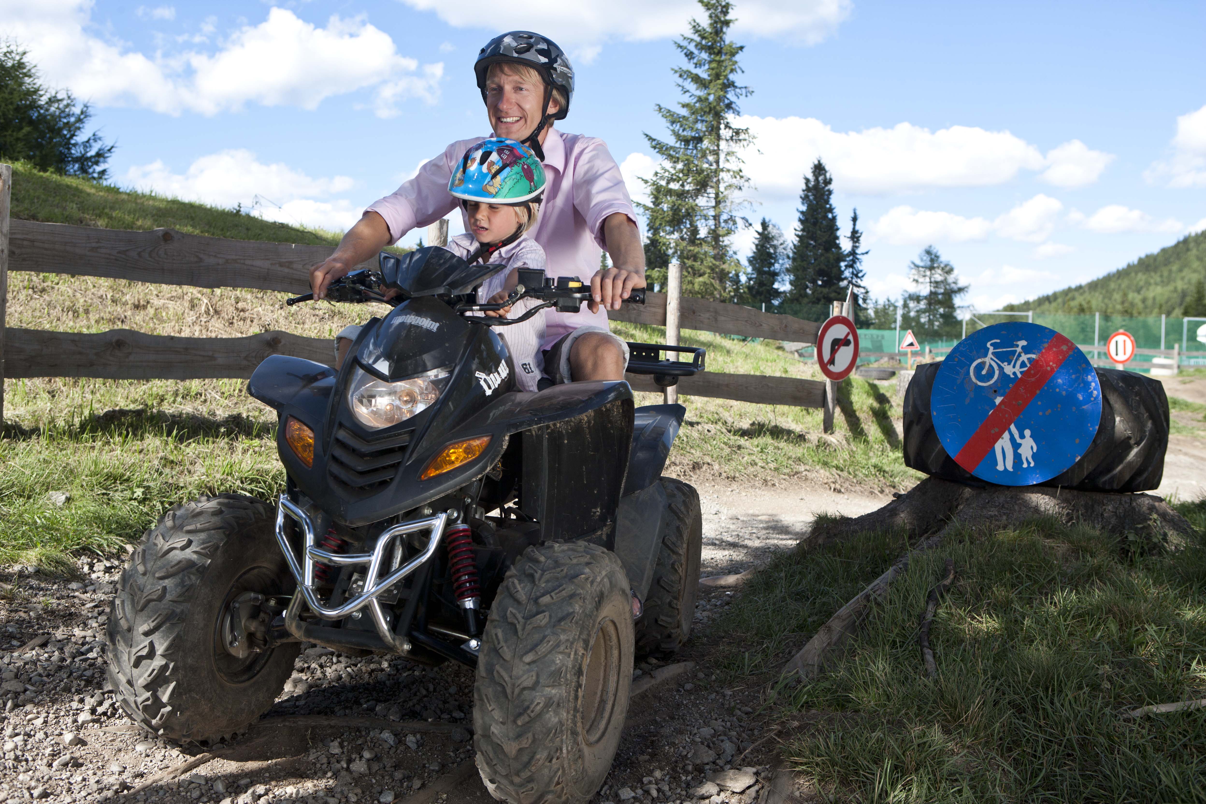 Wellnesshotel: Quad - Familienhotel Hinteregger