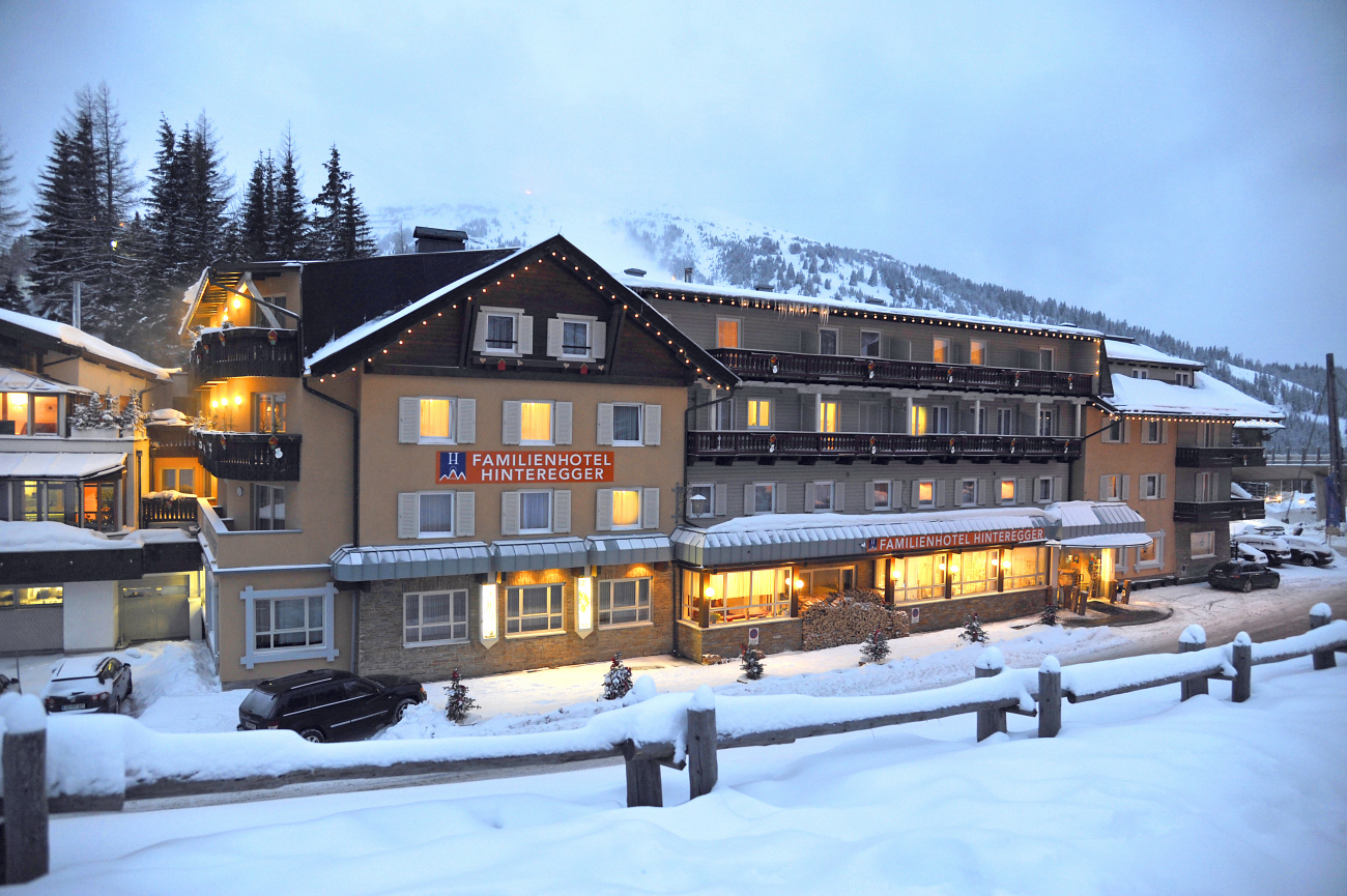Wellnesshotel: Außenansicht - Familienhotel Hinteregger