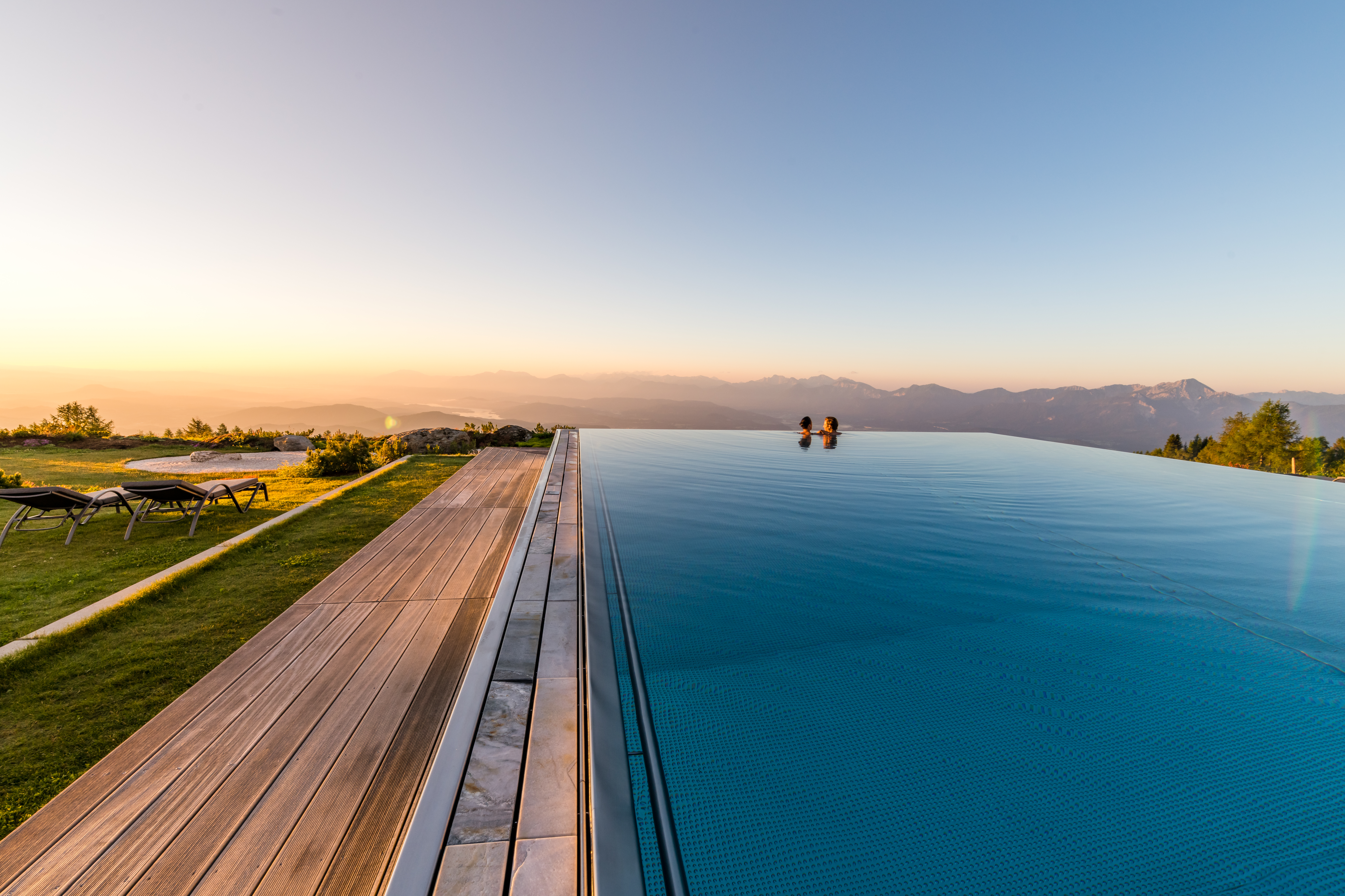 Wellnesshotel: 4.500 m² große Bade- und Wohlfühlwelt mit 11 Pools, Almsee, 11 Saunen und 16 Ruheoasen - Feuerberg Mountain Resort