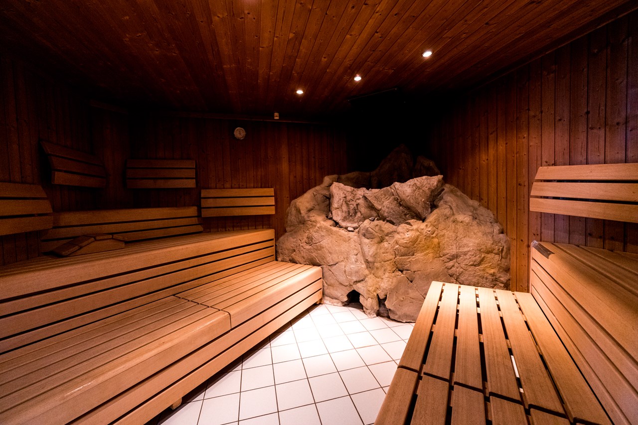 Hotel Gartnerkofel Saunen und Bäder im Detail Felsen-Sauna