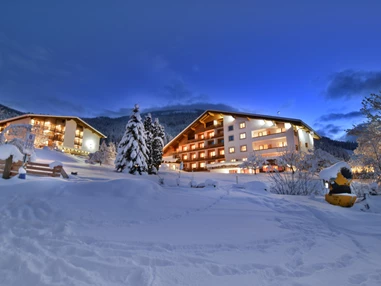 Wellnesshotel: Hotel NockResort in winterlichen Ambiente - Hotel NockResort